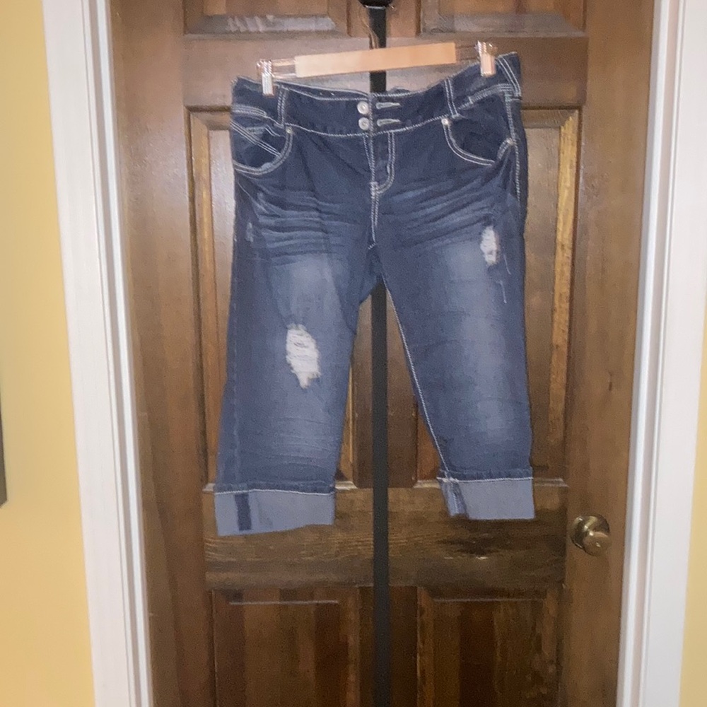 Rue21 Blue Cropped Jeans with Distressed Details